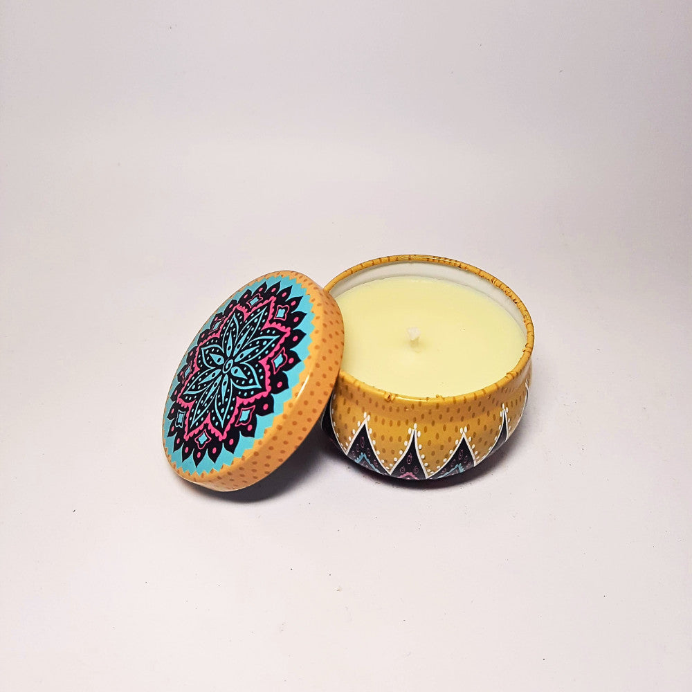 Vela Aromática Decorativa Mística com Pavio de Algodão e Cera de Coco 70gr Lata Estampada Aroma